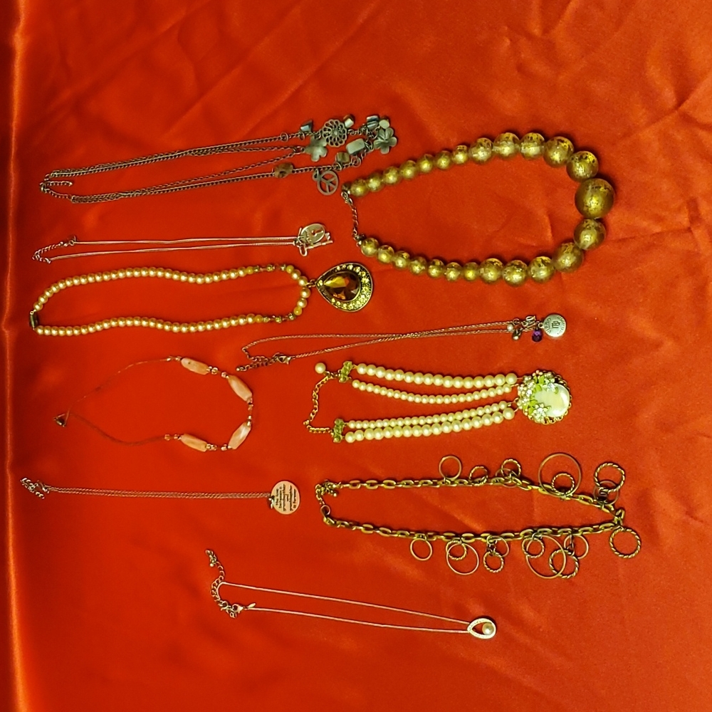 Ten piece lot of fashion necklace jewelry